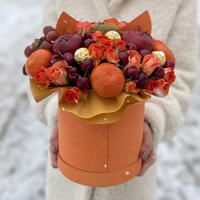 Коробка Лисичка с фруктами и розами